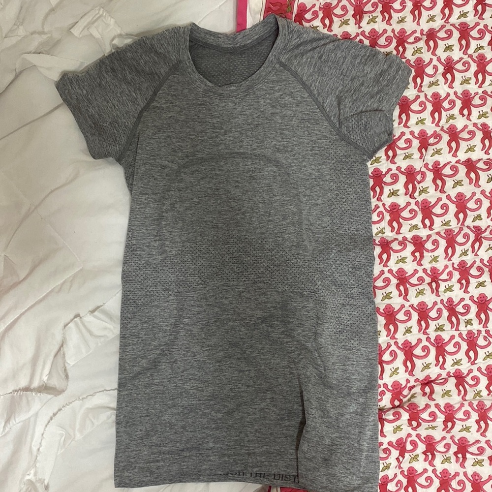 Lululemon swiftly tee SOLD